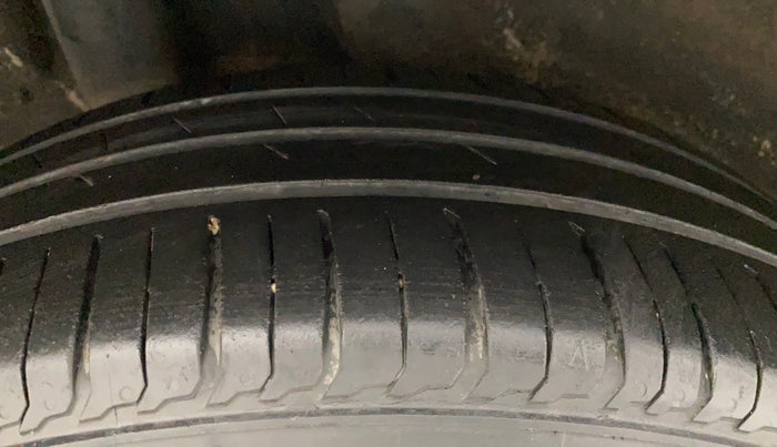 2018 Hyundai Verna 1.4 E PETROL, Petrol, Manual, 27,312 km, Right Rear Tyre Tread