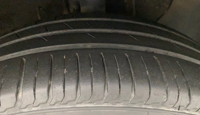 2018 Hyundai Verna 1.4 E PETROL, Petrol, Manual, 27,312 km, Right Front Tyre Tread