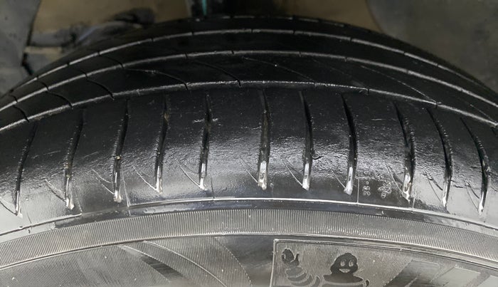2016 Maruti Vitara Brezza VDI OPT, Diesel, Manual, 58,349 km, Left Front Tyre Tread