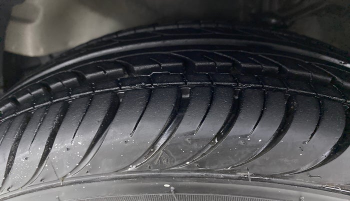 2012 Hyundai Santro Xing GLS PLUS AUDIO, Petrol, Manual, 22,958 km, Left Front Tyre Tread