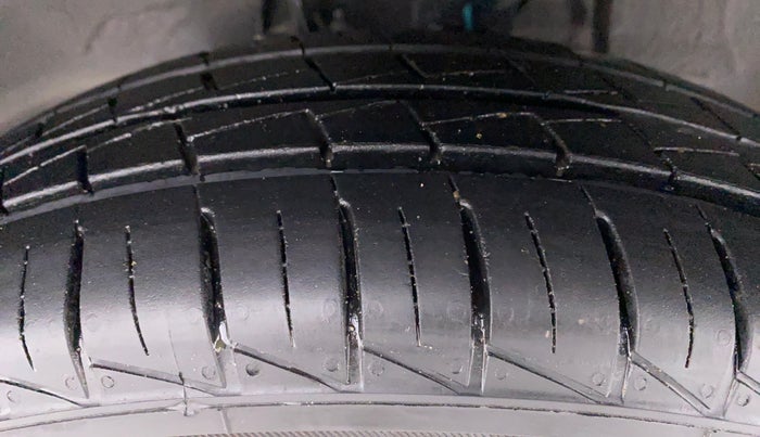 2022 Maruti Alto VXI, Petrol, Manual, 2,892 km, Left Front Tyre Tread