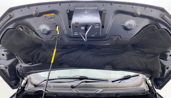 2017 Ford Ecosport TITANIUM + 1.5L DIESEL, Diesel, Manual, 90,928 km, Bonnet (hood) - Insulation cover has minor damage