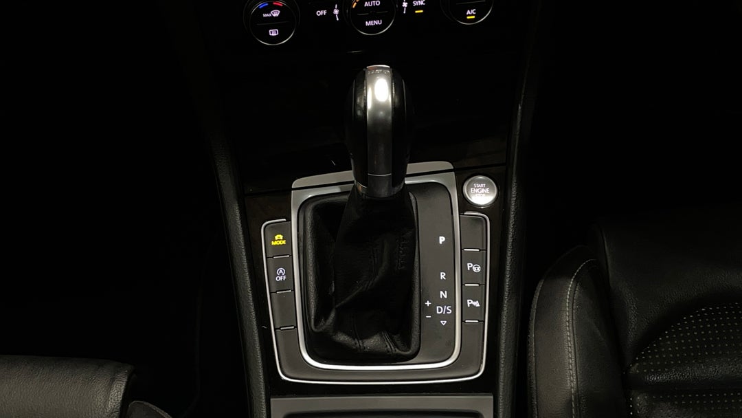 2017 Volkswagen Golf 110 Tsi Highline, Automatic, 86965 km, Gear Lever 