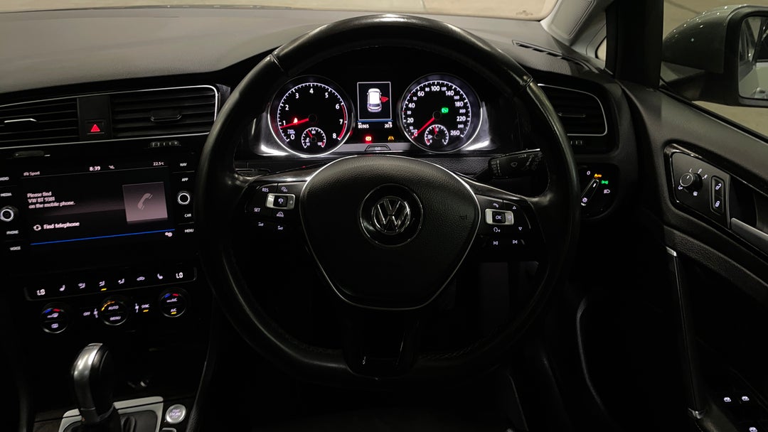 2017 Volkswagen Golf 110 Tsi Highline, Automatic, 86965 km, Steering Wheel Close-up