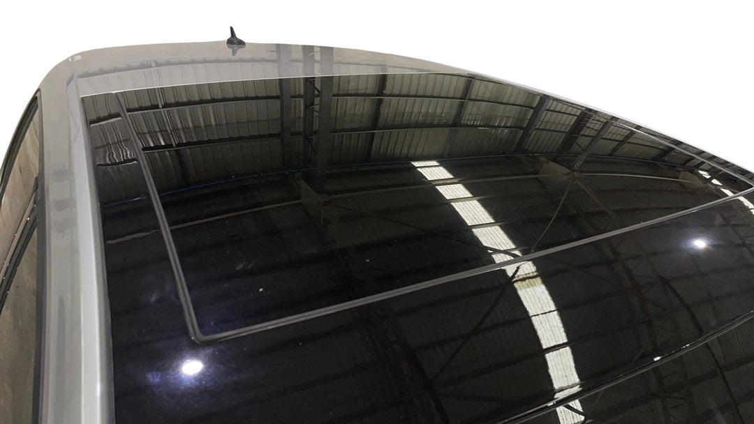 2017 Volkswagen Golf 110 Tsi Highline, Automatic, 86965 km, Roof/Sunroof View