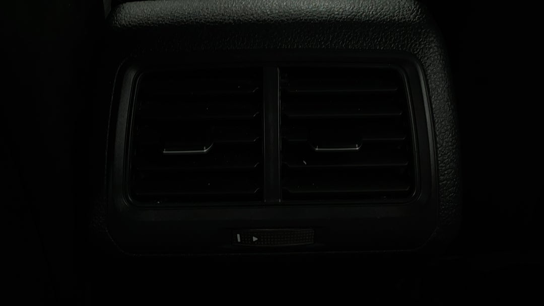 2017 Volkswagen Golf 110 Tsi Highline, Automatic, 86965 km, Rear A/C Vent