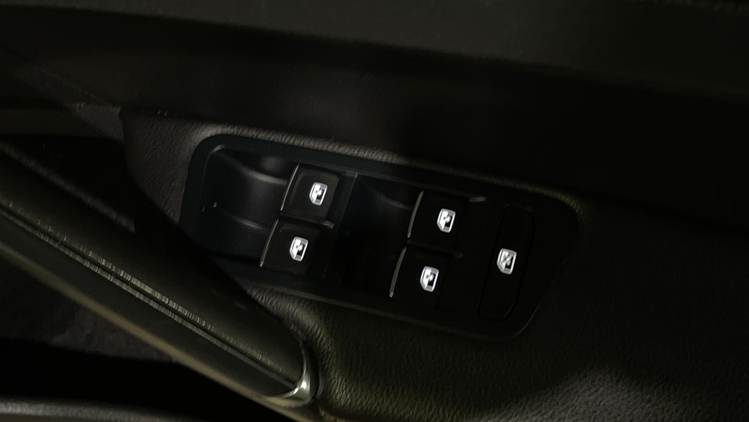 2017 Volkswagen Golf 110 Tsi Highline, Automatic, 86965 km, Drivers Side Door Panel Controls