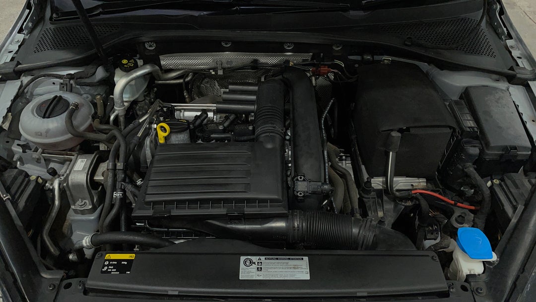 2017 Volkswagen Golf 110 Tsi Highline, Automatic, 86965 km, Open Bonnet (Engine)