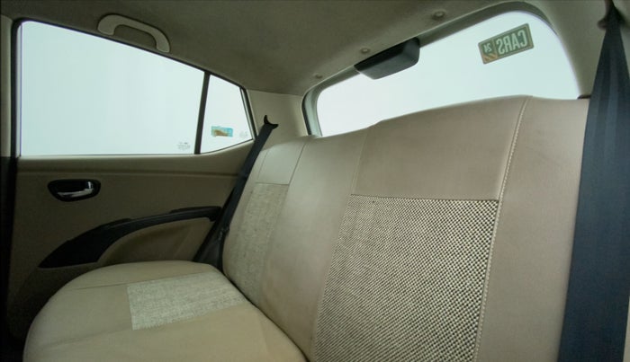 2011 Hyundai i10 MAGNA 1.1, CNG, Manual, 1,03,464 km, Right Side Rear Door Cabin