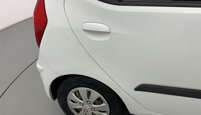 2011 Hyundai i10 MAGNA 1.1, CNG, Manual, 1,03,464 km, Right quarter panel - Minor scratches