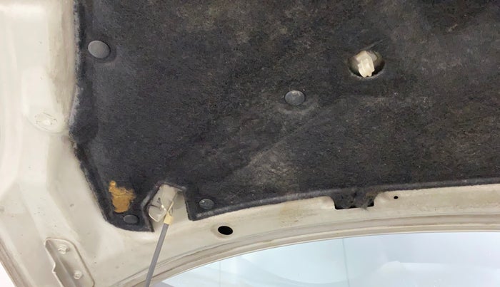 2012 Maruti Swift VDI, Diesel, Manual, 62,287 km, Bonnet (hood) - Insulation cover has minor damage