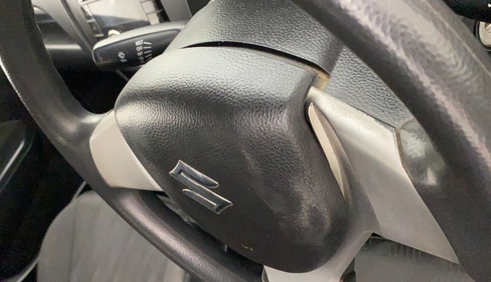 2012 Maruti Swift VDI, Diesel, Manual, 62,287 km, Steering wheel - Horn pad has minor damage