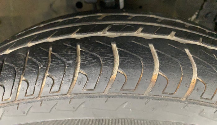 2012 Maruti Swift VDI, Diesel, Manual, 62,287 km, Right Front Tyre Tread