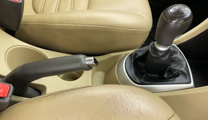 2014 Hyundai Verna FLUIDIC 1.6 SX VTVT, Petrol, Manual, 80,091 km, Gear Lever