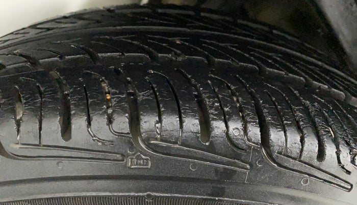 2011 Maruti Zen Estilo VXI, CNG, Manual, 39,473 km, Right Rear Tyre Tread