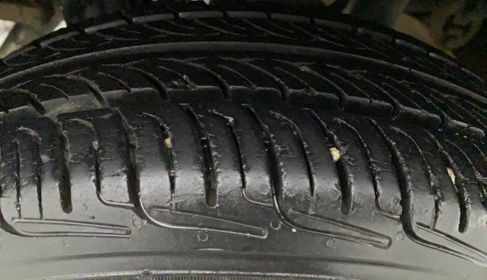 2011 Maruti Zen Estilo VXI, CNG, Manual, 39,473 km, Left Front Tyre Tread