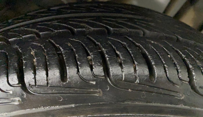 2011 Maruti Zen Estilo VXI, CNG, Manual, 39,473 km, Left Rear Tyre Tread
