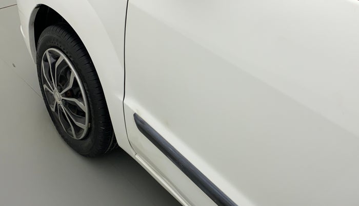 2011 Maruti Zen Estilo VXI, CNG, Manual, 39,473 km, Front passenger door - Slightly dented