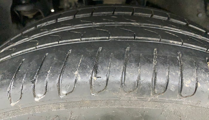 2018 Mahindra TUV300 T4+, Diesel, Manual, 43,078 km, Left Front Tyre Tread