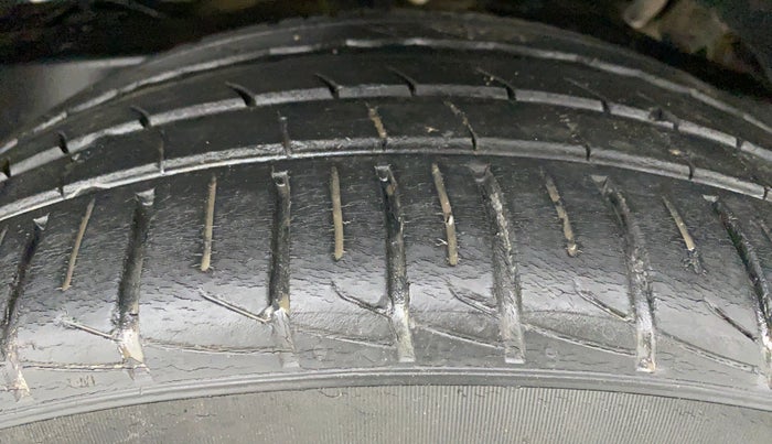 2018 Mahindra TUV300 T4+, Diesel, Manual, 43,078 km, Left Rear Tyre Tread