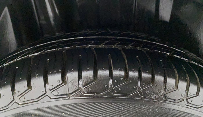 2019 Maruti Dzire VXI, CNG, Manual, 63,479 km, Right Rear Tyre Tread