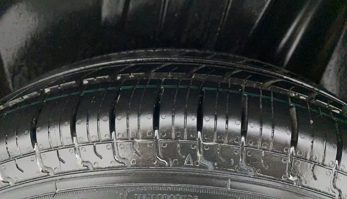 2019 Maruti Dzire VXI, CNG, Manual, 63,479 km, Left Rear Tyre Tread