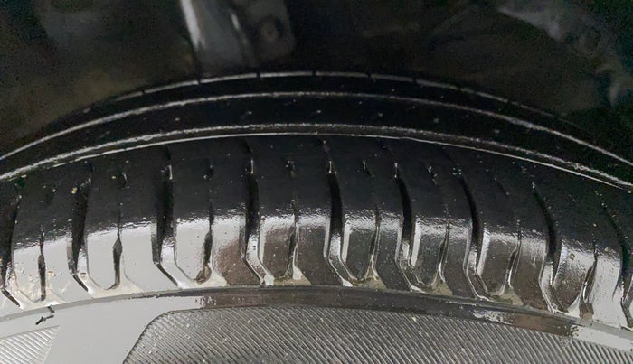 2019 Maruti Dzire VXI, CNG, Manual, 63,479 km, Right Front Tyre Tread
