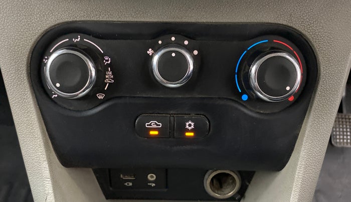 2017 Tata Tiago XZA PETROL, Petrol, Automatic, 28,739 km, AC Unit - Directional switch has minor damage