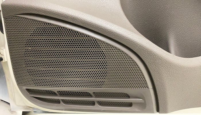 2011 Volkswagen Vento COMFORTLINE 1.6, Petrol, Manual, 63,903 km, Speaker
