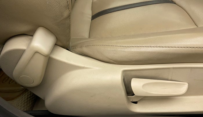 2011 Volkswagen Vento COMFORTLINE 1.6, Petrol, Manual, 63,903 km, Driver Side Adjustment Panel