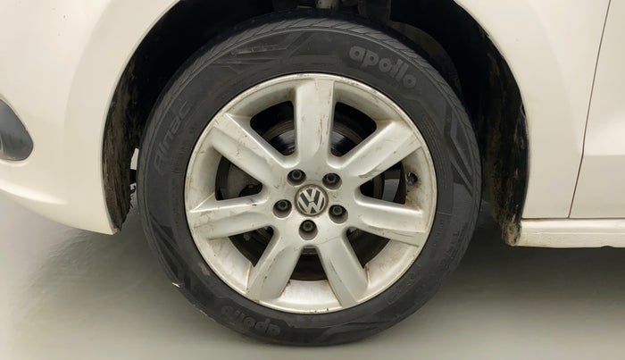 2011 Volkswagen Vento COMFORTLINE 1.6, Petrol, Manual, 63,903 km, Left Front Wheel