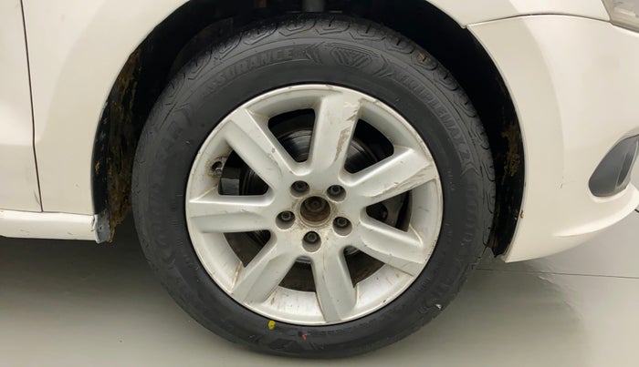 2011 Volkswagen Vento COMFORTLINE 1.6, Petrol, Manual, 63,903 km, Right Front Wheel