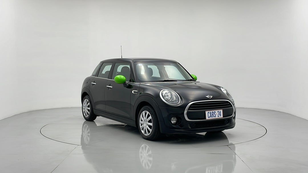 Right Front Diagonal (45- Degree) View