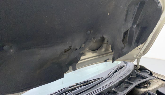 2012 Toyota Corolla Altis J, Petrol, Manual, 1,00,002 km, Bonnet (hood) - Insulation cover has minor damage
