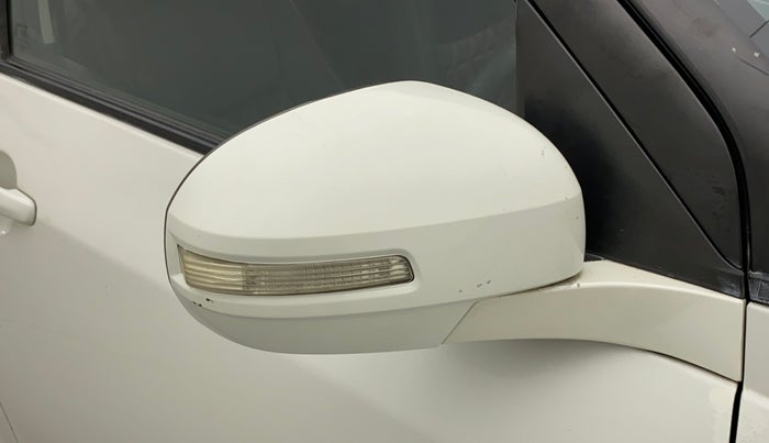 2016 Maruti Swift VXI, Petrol, Manual, 34,456 km, Right rear-view mirror - Indicator light not working