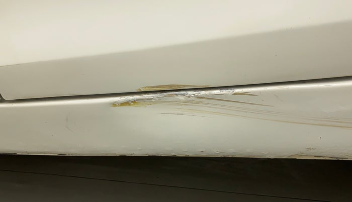 2016 Maruti Swift VXI, Petrol, Manual, 34,456 km, Left running board - Slightly dented