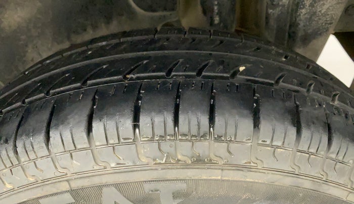 2016 Maruti Swift VXI, Petrol, Manual, 34,606 km, Left Rear Tyre Tread