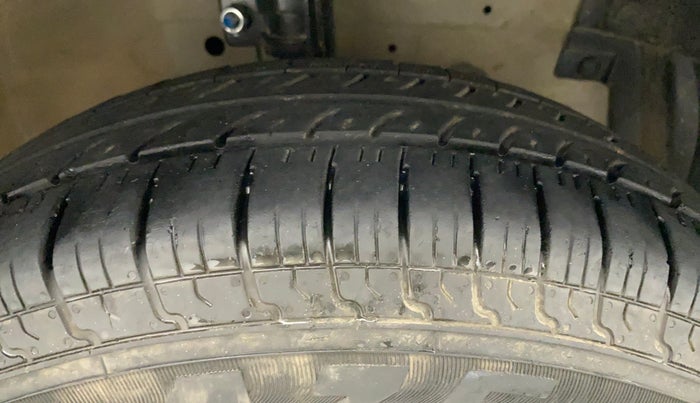 2016 Maruti Swift VXI, Petrol, Manual, 34,456 km, Right Front Tyre Tread