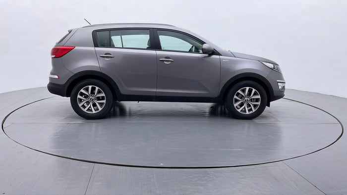 KIA SPORTAGE-Right Side View
