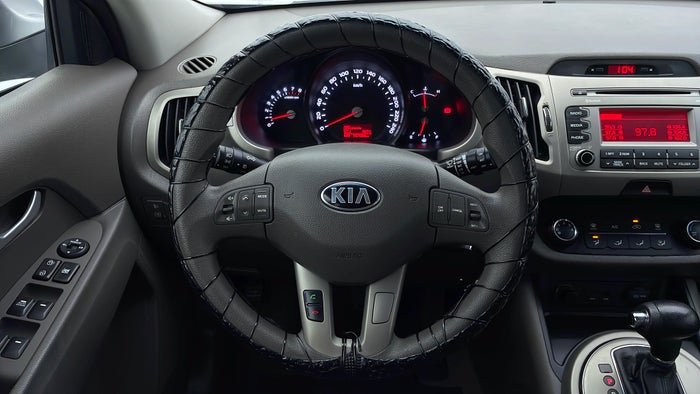 KIA SPORTAGE-Steering Wheel Close-up