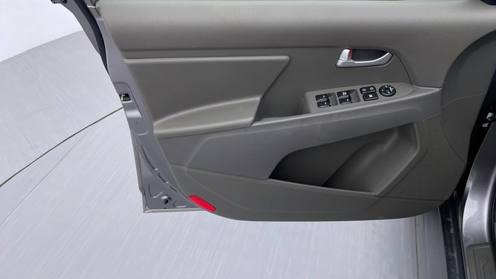 KIA SPORTAGE-Driver Side Door Panels Controls