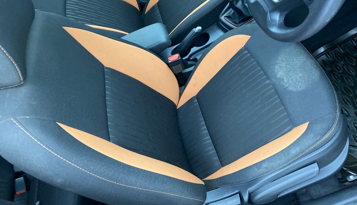 2019 Hyundai Elite i20 1.2 SPORTZ PLUS DUAL TONE VTVT, Petrol, Manual, 10,203 km, Driver seat - Cover slightly stained