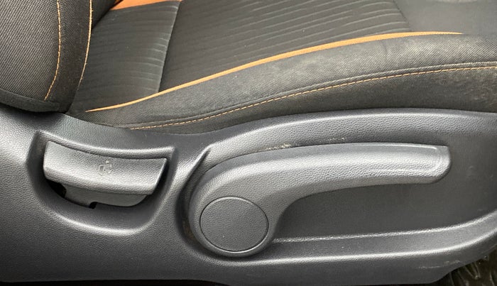 2019 Hyundai Elite i20 1.2 SPORTZ PLUS DUAL TONE VTVT, Petrol, Manual, 10,203 km, Driver Side Adjustment Panel