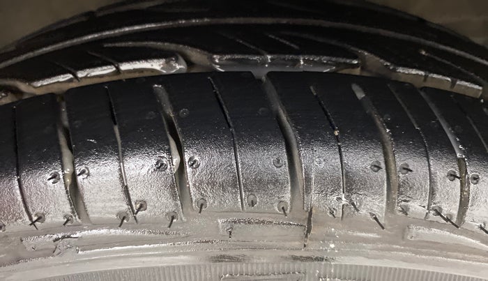2015 Hyundai Eon D LITE PLUS, Petrol, Manual, 12,058 km, Right Front Tyre Tread