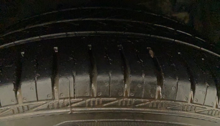 2015 Maruti Ciaz VXI+, Petrol, Manual, 76,278 km, Left Rear Tyre Tread