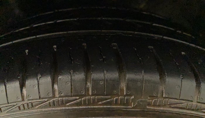2015 Maruti Ciaz VXI+, Petrol, Manual, 76,278 km, Left Front Tyre Tread