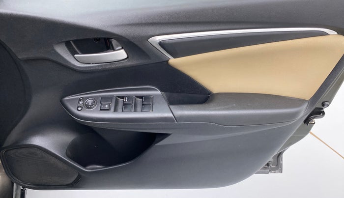 2017 Honda Jazz 1.2 V AT, Petrol, Automatic, 34,337 km, Driver Side Door Panels Control