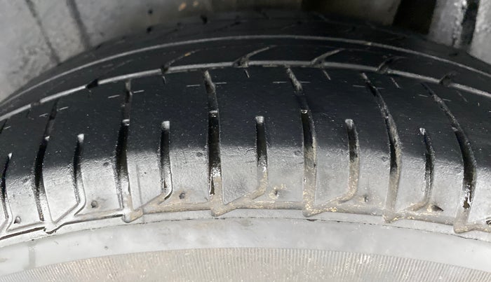 2019 Maruti XL6 ALPHA SHVS  MT, Petrol, Manual, 53,100 km, Left Rear Tyre Tread