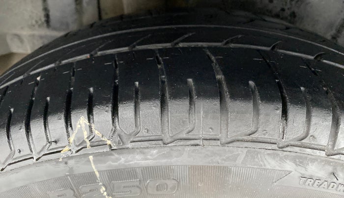 2019 Maruti XL6 ALPHA SHVS  MT, Petrol, Manual, 53,100 km, Right Rear Tyre Tread