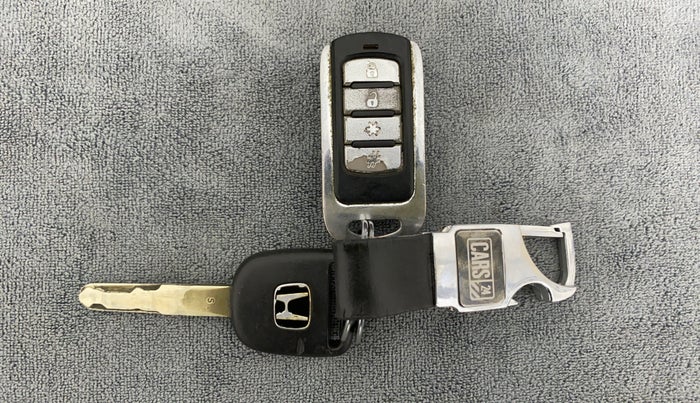 2014 Honda Brio EX MT, CNG, Manual, 65,171 km, Key Close Up